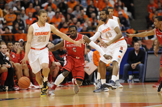 Brandon Triche dribbles away from Eli Carter.